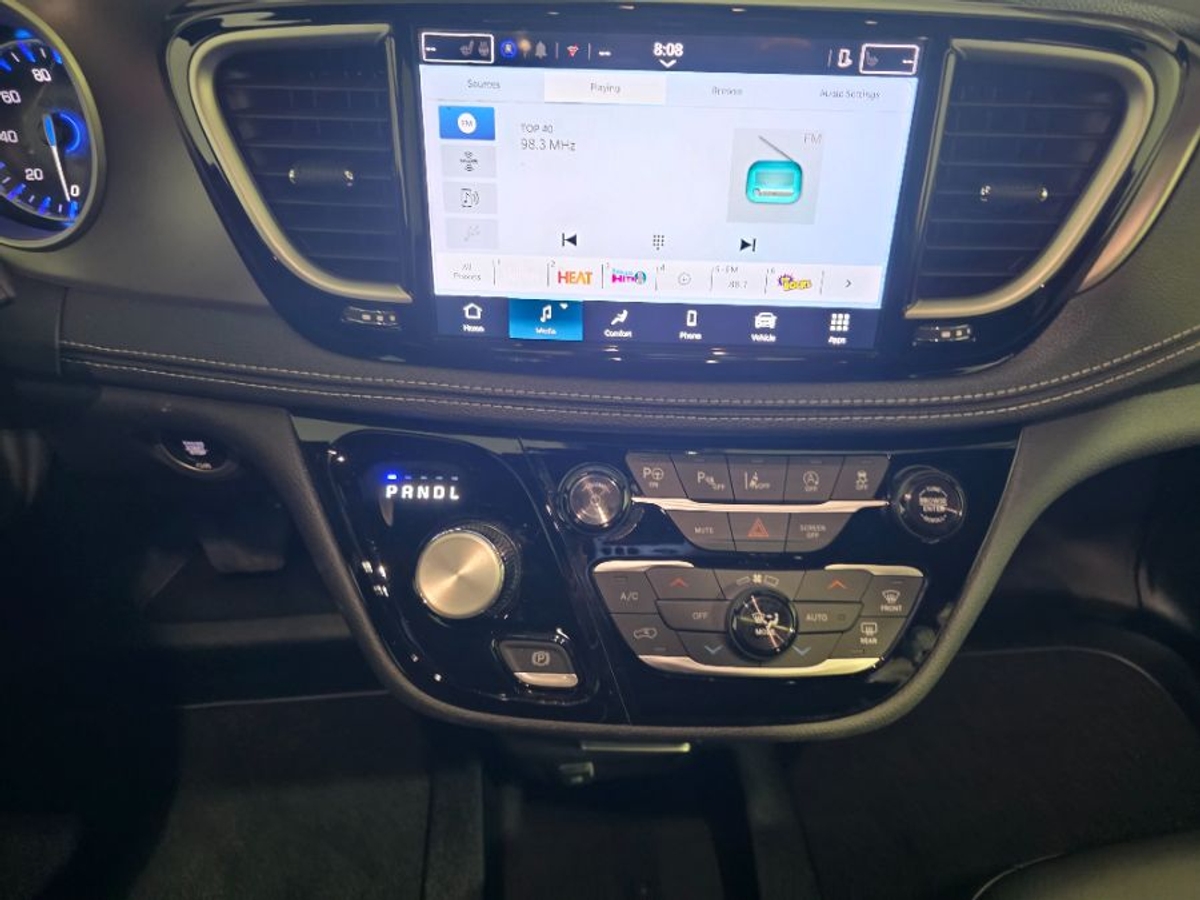 2025 CHRYSLER PACIFICA - Image 18