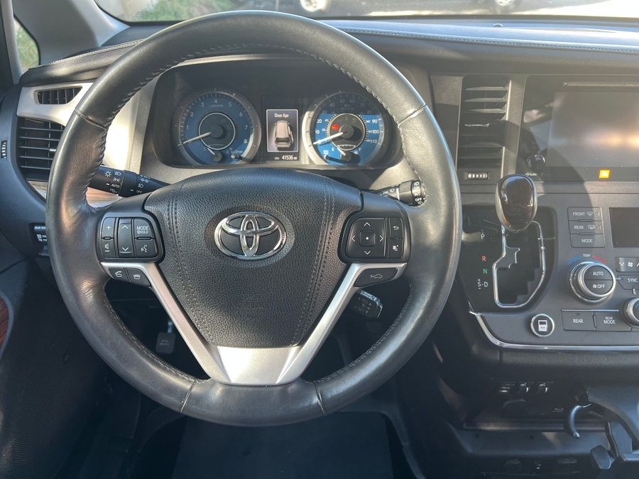 Used 2015 Toyota Sienna Limited - BraunAbility Side Entry Entry In Floor Automatic Ramp