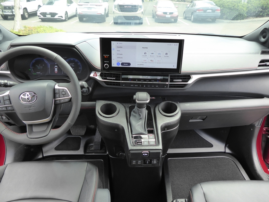 New 2026 Toyota Sienna Hybrid XSE Sport - BraunAbility Side Entry Fold Out Automatic Ramp
