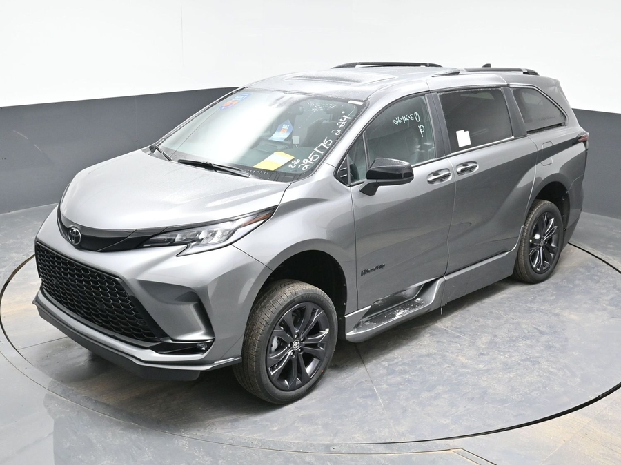 New 2026 Toyota Sienna Hybrid XSE Sport - BraunAbility Side Entry Entry Fold Out Automatic Ramp