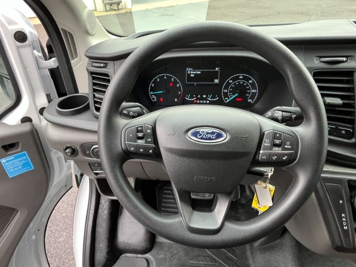 White Ford T350 image number 12