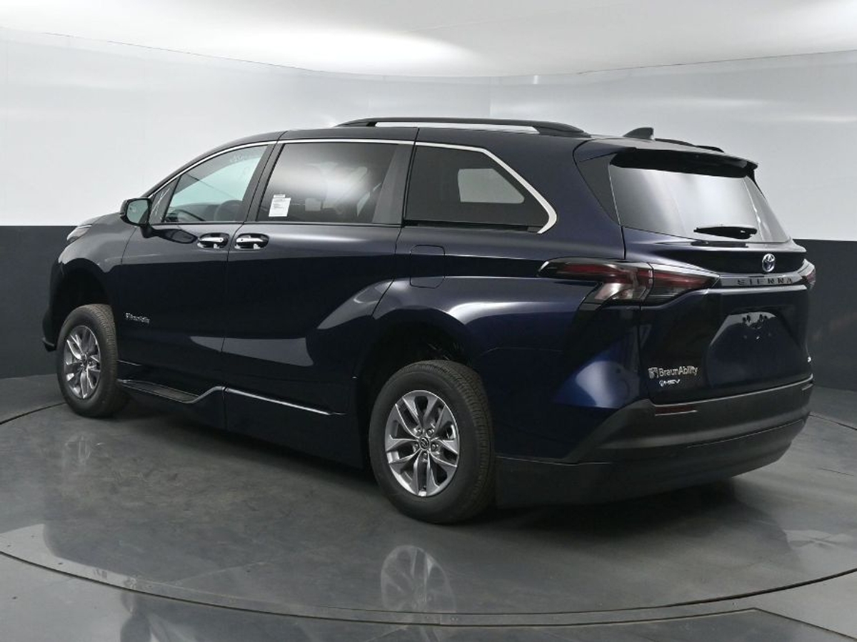 2025 TOYOTA SIENNA - Image 5