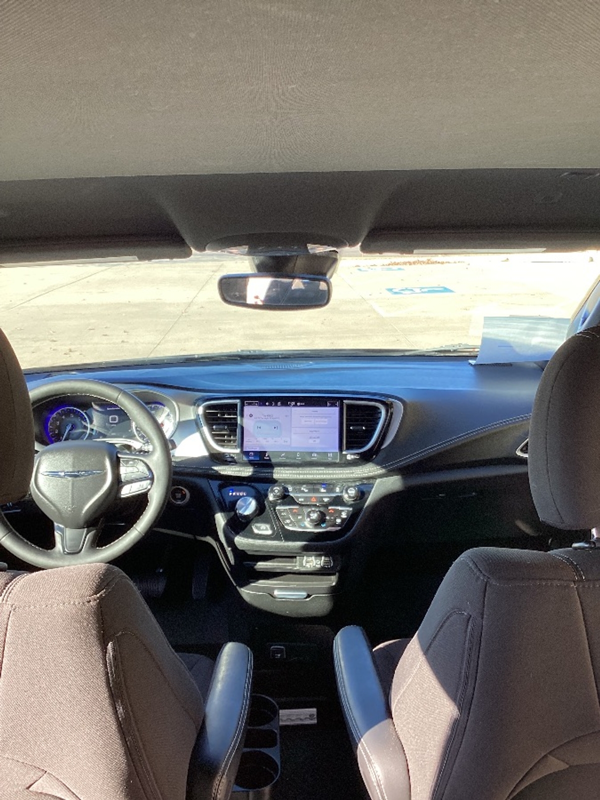 Black Chrysler Pacifica image number 13