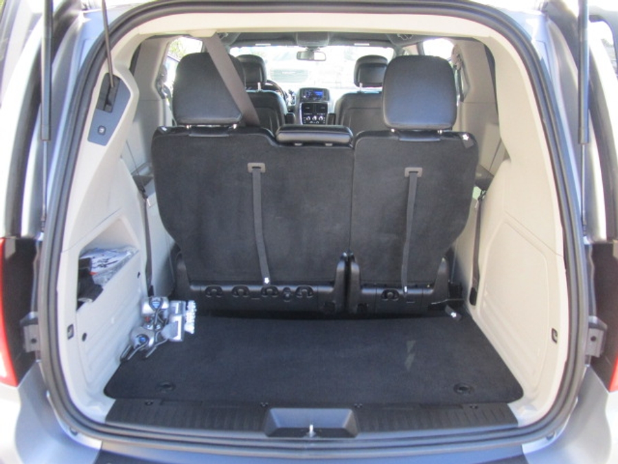 Used 2019 Dodge Grand Caravan SXT - Revability Side Entry Entry Fold Out Automatic Ramp