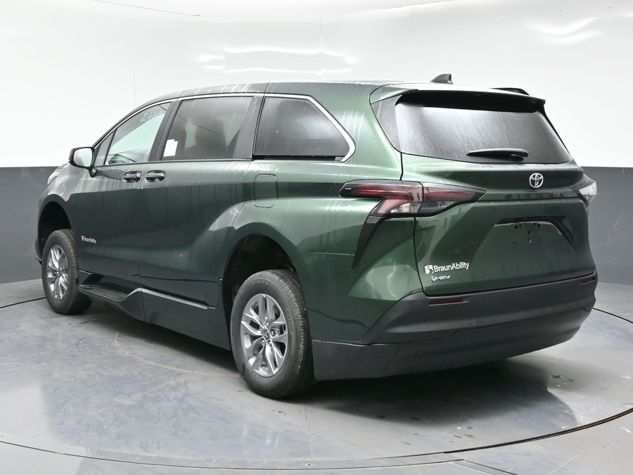 New 2026 Toyota Sienna Hybrid LE - BraunAbility Side Entry Fold Out Automatic Ramp