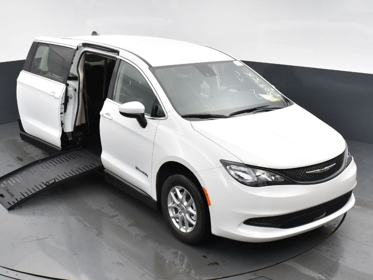 2023 CHRYSLER VOYAGER - Image 2