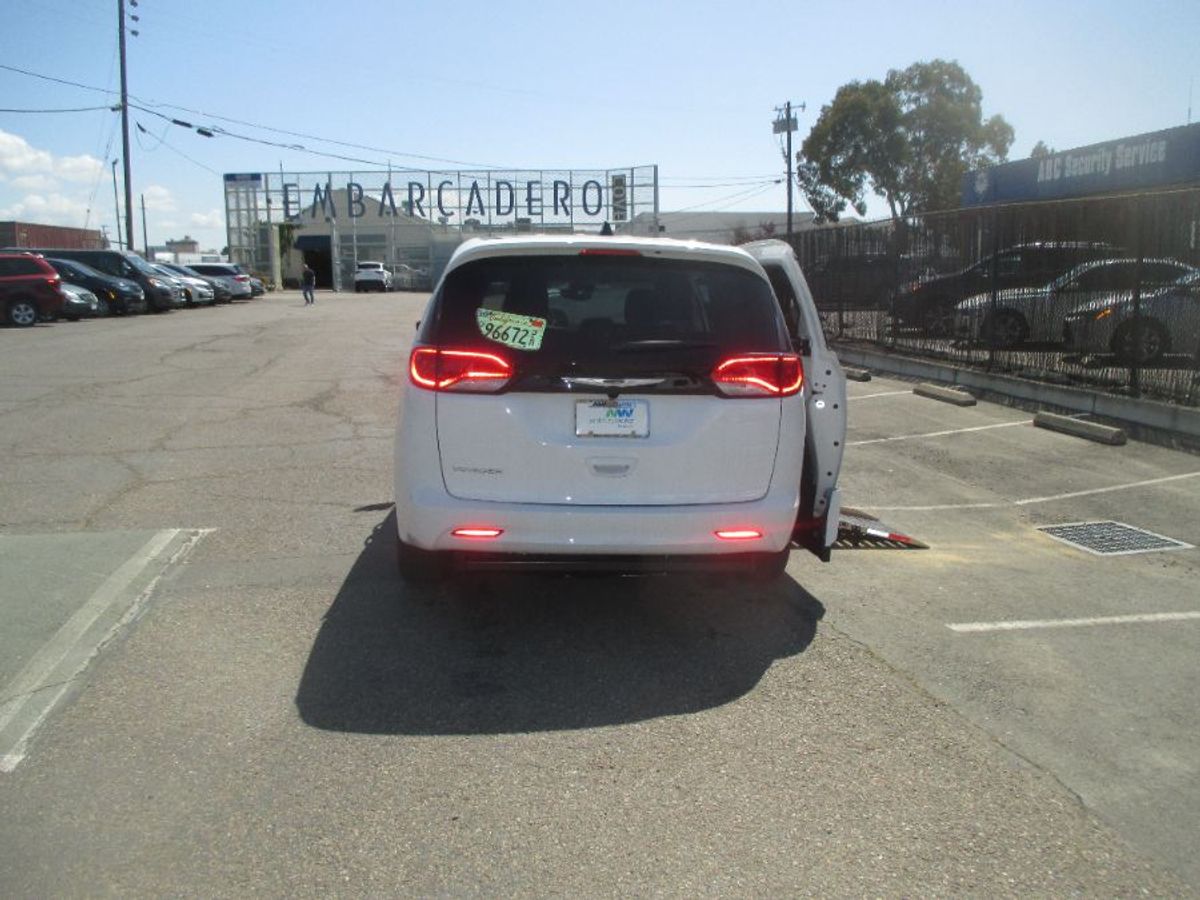 2024 CHRYSLER VOYAGER - Image 14