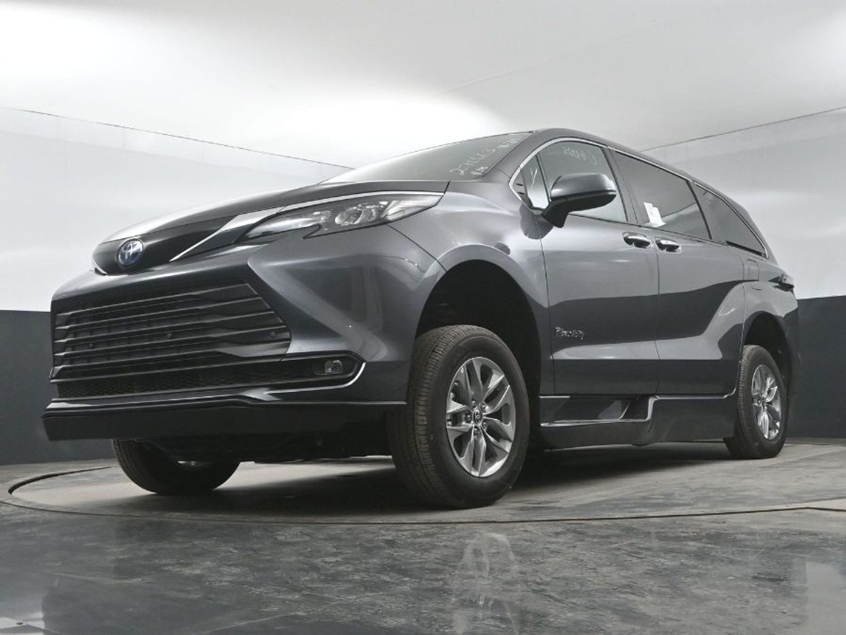 2025 TOYOTA SIENNA - Image 19