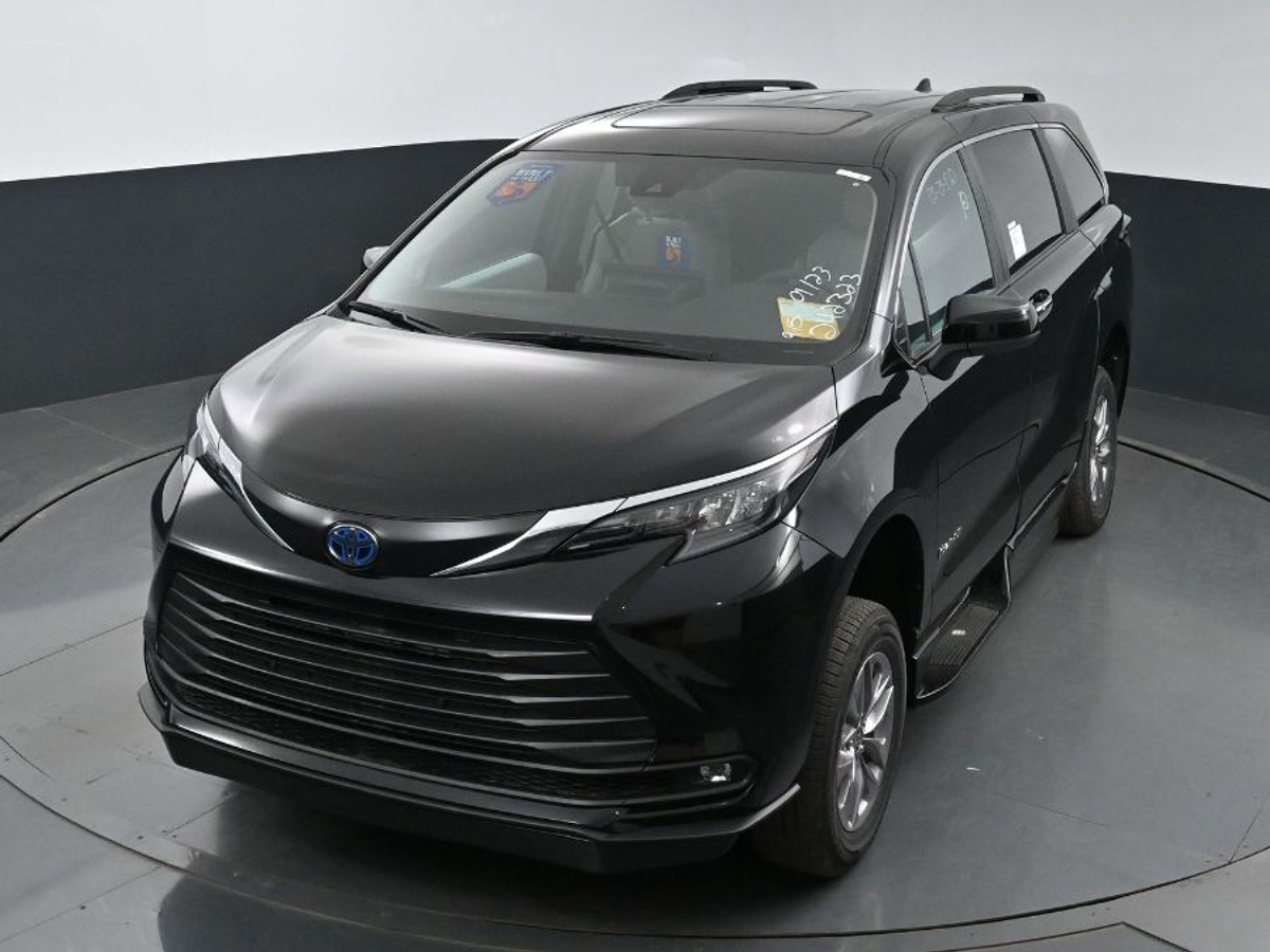2025 TOYOTA SIENNA - Image 24