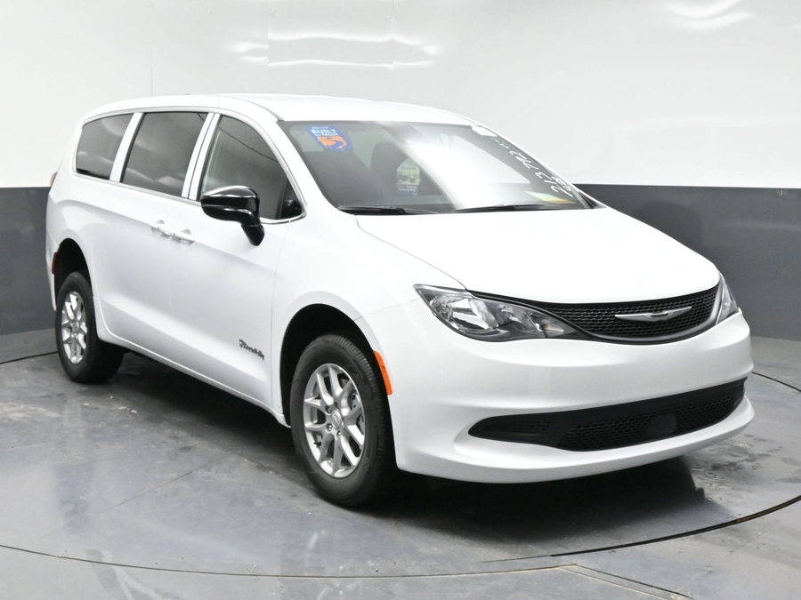 2026 Chrysler Voyager LX's photo