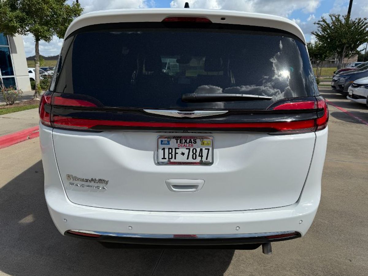 2025 CHRYSLER PACIFICA - Image 4