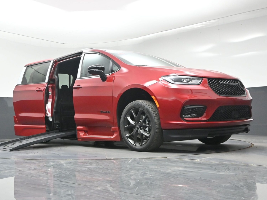 New 2026 Chrysler Pacifica Select Sport - BraunAbility Side Entry Fold Out Automatic Ramp
