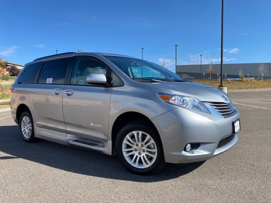 Used 2017 Toyota Sienna XLE Base - BraunAbility Side Entry Entry In Floor Automatic Ramp