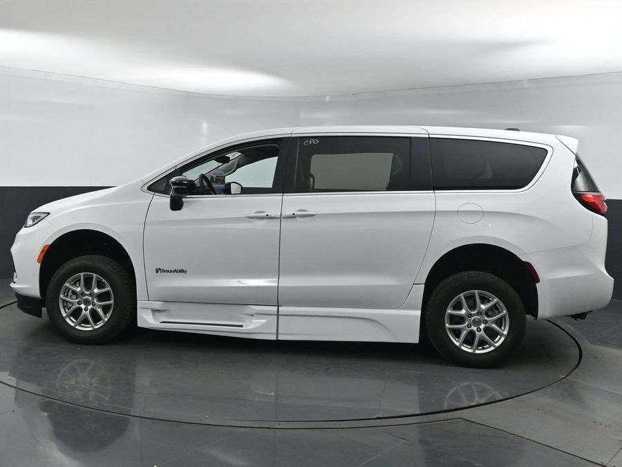 Used 2024 Chrysler Pacifica Touring L - BraunAbility Side Entry Entry Fold Out Automatic Ramp