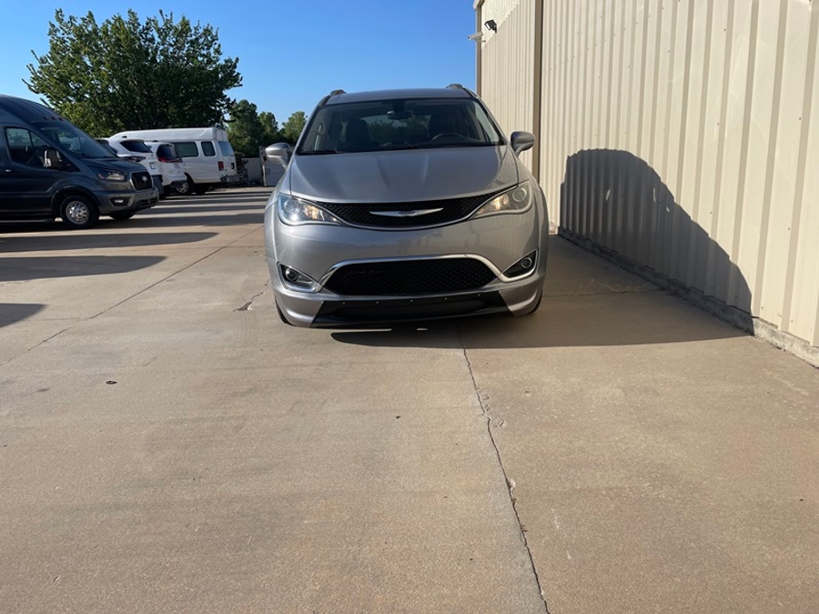 Used 2018 Chrysler Pacifica Touring L - BraunAbility Side Entry Fold Out Automatic Ramp