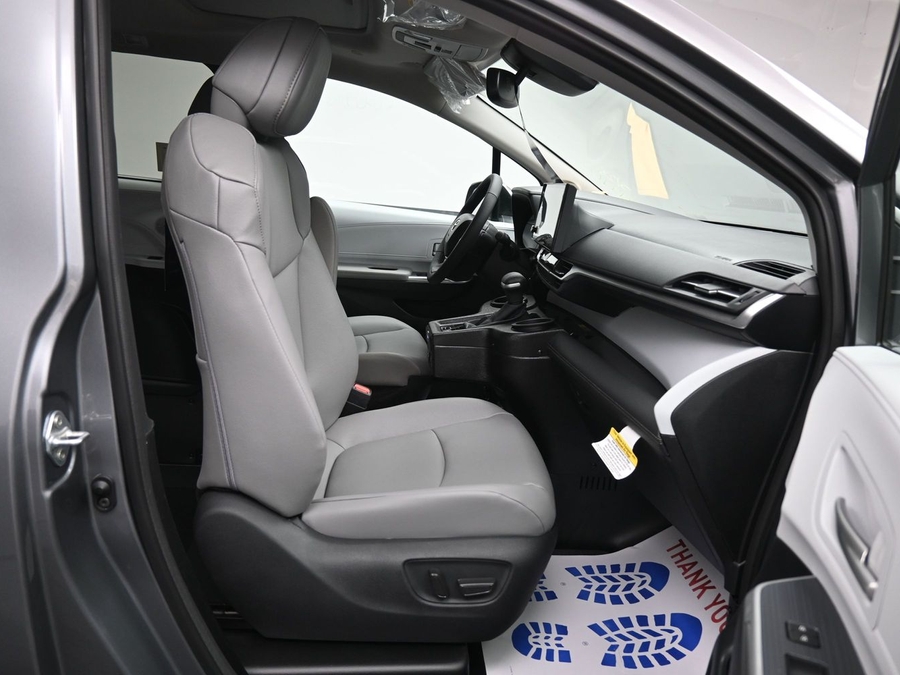 New 2026 Toyota Sienna Hybrid XLE Add - BraunAbility Side Entry Entry Fold Out Automatic Ramp