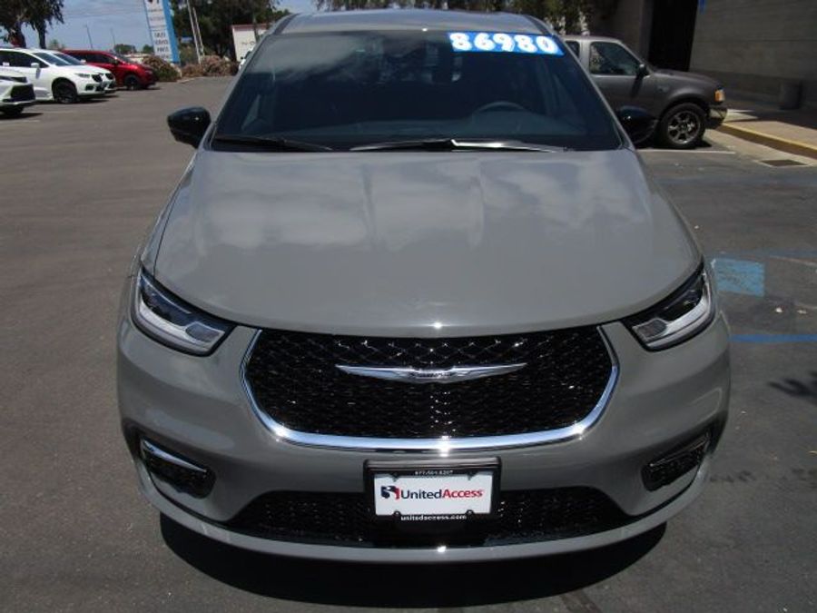 New 2025 Chrysler Pacifica Select Safety - BraunAbility Side Entry Entry Fold Out Automatic Ramp