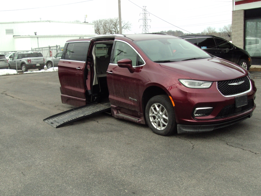 Used 2021 Chrysler Pacifica Touring L - BraunAbility Side Entry Entry Fold Out Automatic Ramp