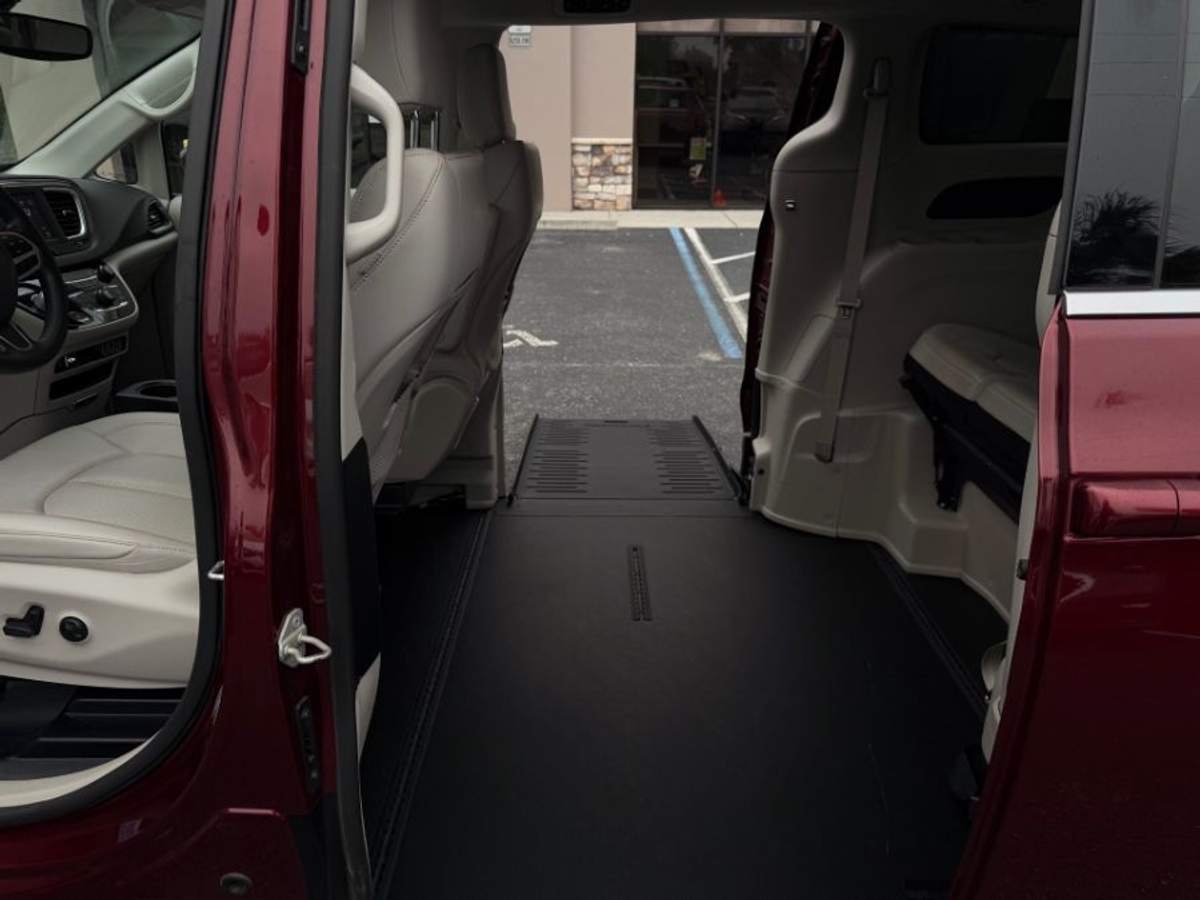 2021 CHRYSLER VOYAGER - Image 4