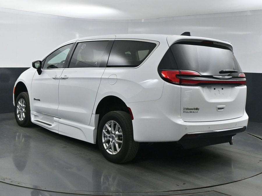 Used 2024 Chrysler Pacifica Touring L - BraunAbility Side Entry Entry Fold Out Automatic Ramp