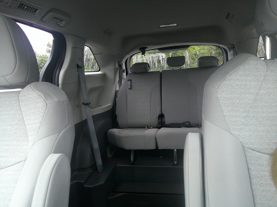2022 Toyota Sienna LE - Photo 16