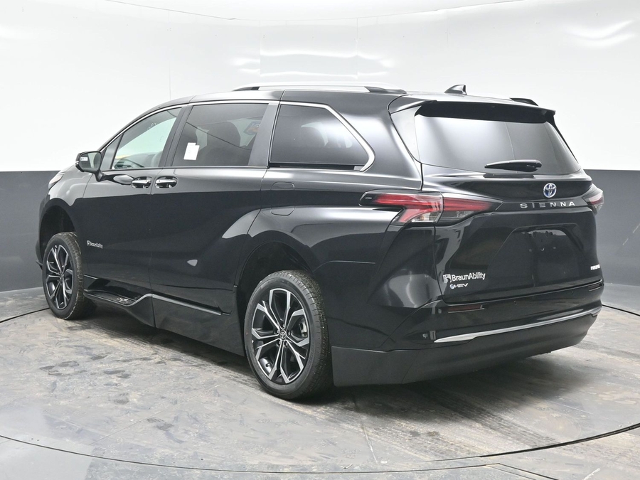 New 2025 Toyota Sienna Hybrid Platinum - BraunAbility Side Entry Entry Fold Out Automatic Ramp