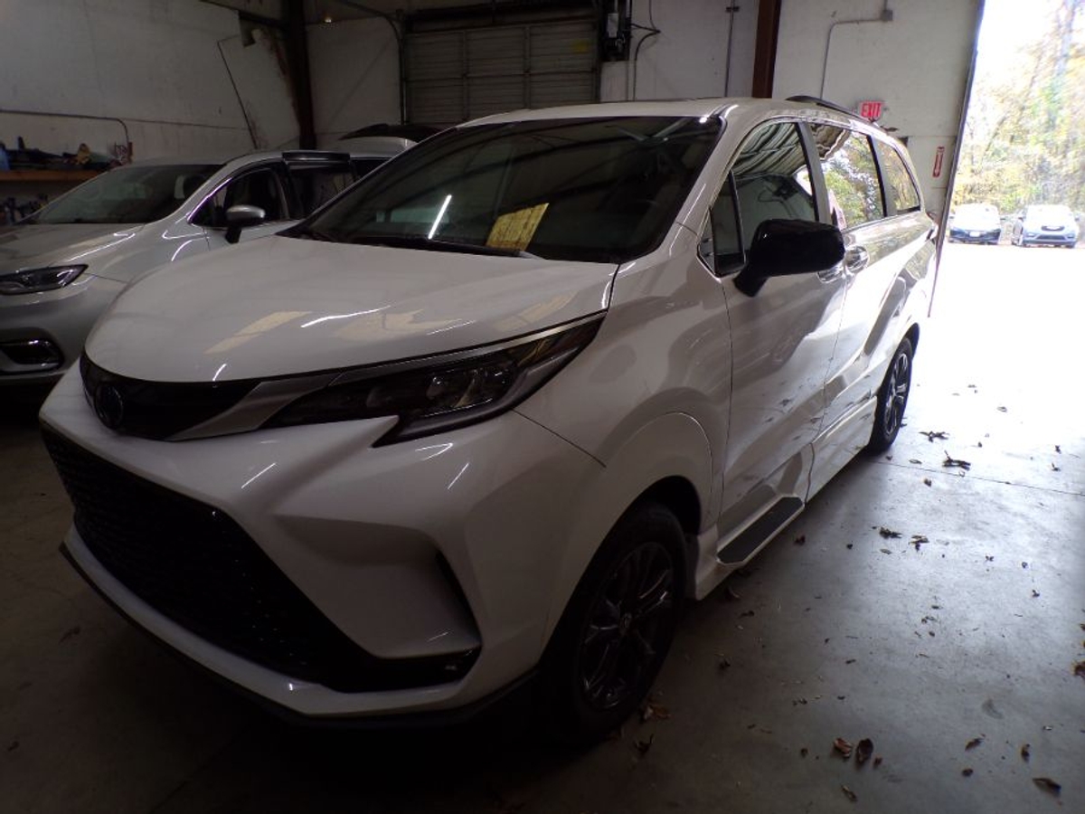 2024 TOYOTA SIENNA - Image 4