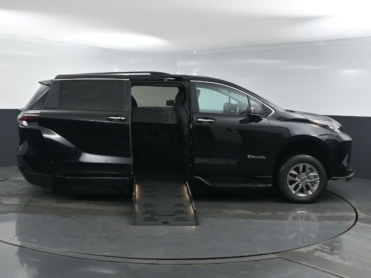 2025 TOYOTA SIENNA - Image 8