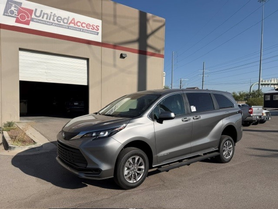 New 2026 Toyota Sienna Hybrid LE - Vantage Mobility Rear Entry Fold Out Manual Ramp