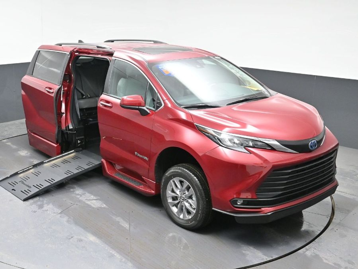 2025 TOYOTA SIENNA - Image 23