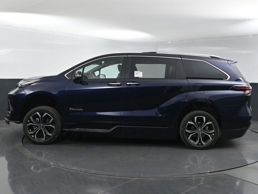 New 2025 Toyota Sienna Hybrid Platinum - BraunAbility Side Entry Entry In Floor Automatic Ramp