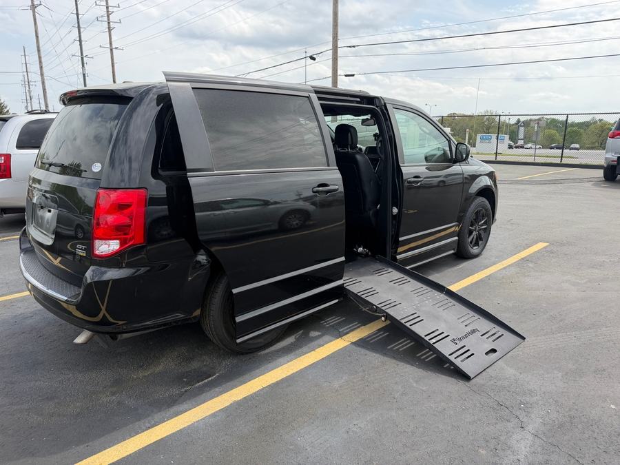 Used 2019 Dodge Grand Caravan GT - BraunAbility Side Entry Entry Fold Out Automatic Ramp