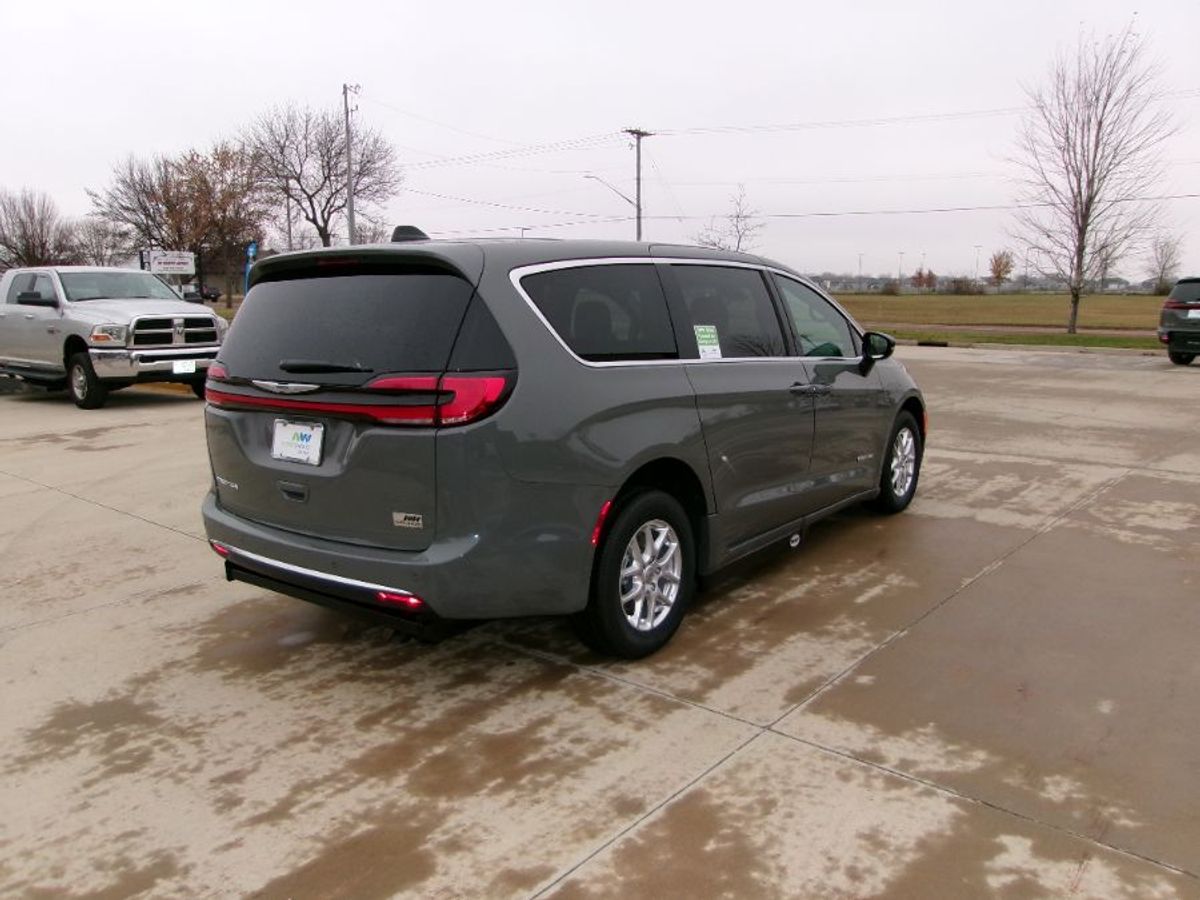 2024 CHRYSLER PACIFICA - Image 19