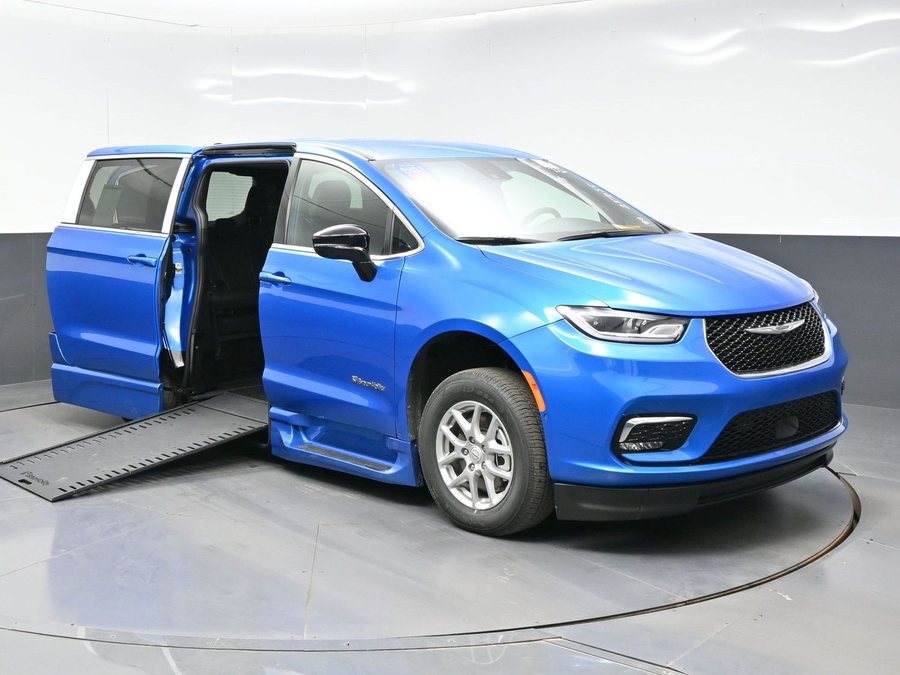 2026 Chrysler Pacifica's photo