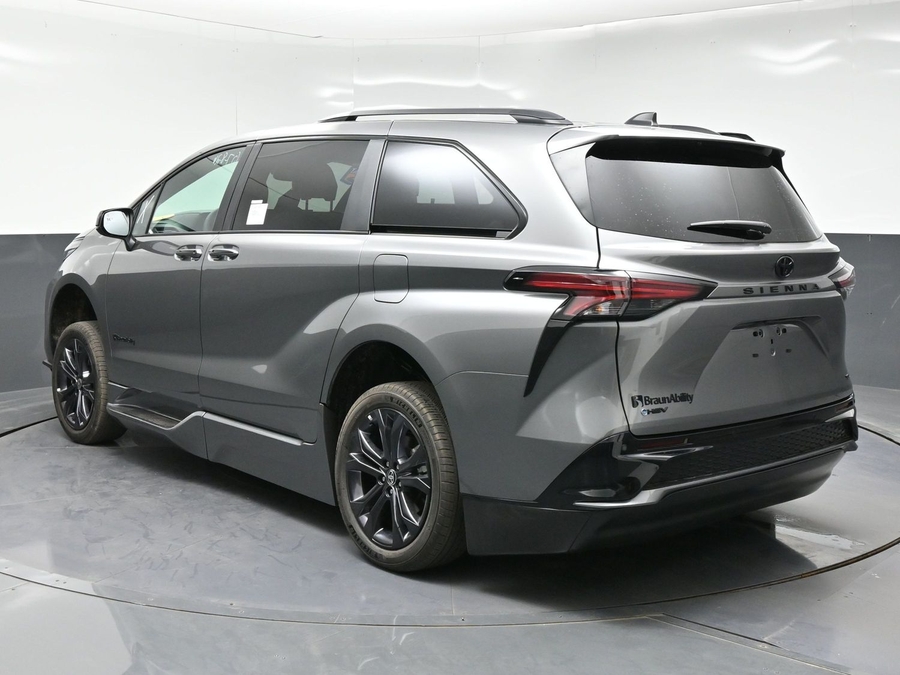 New 2026 Toyota Sienna Hybrid XSE Sport - BraunAbility Side Entry Fold Out Automatic Ramp