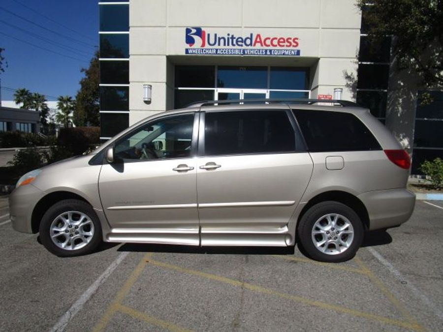 Used 2006 Toyota Sienna XLE Base - BraunAbility Side Entry Entry In Floor Automatic Ramp