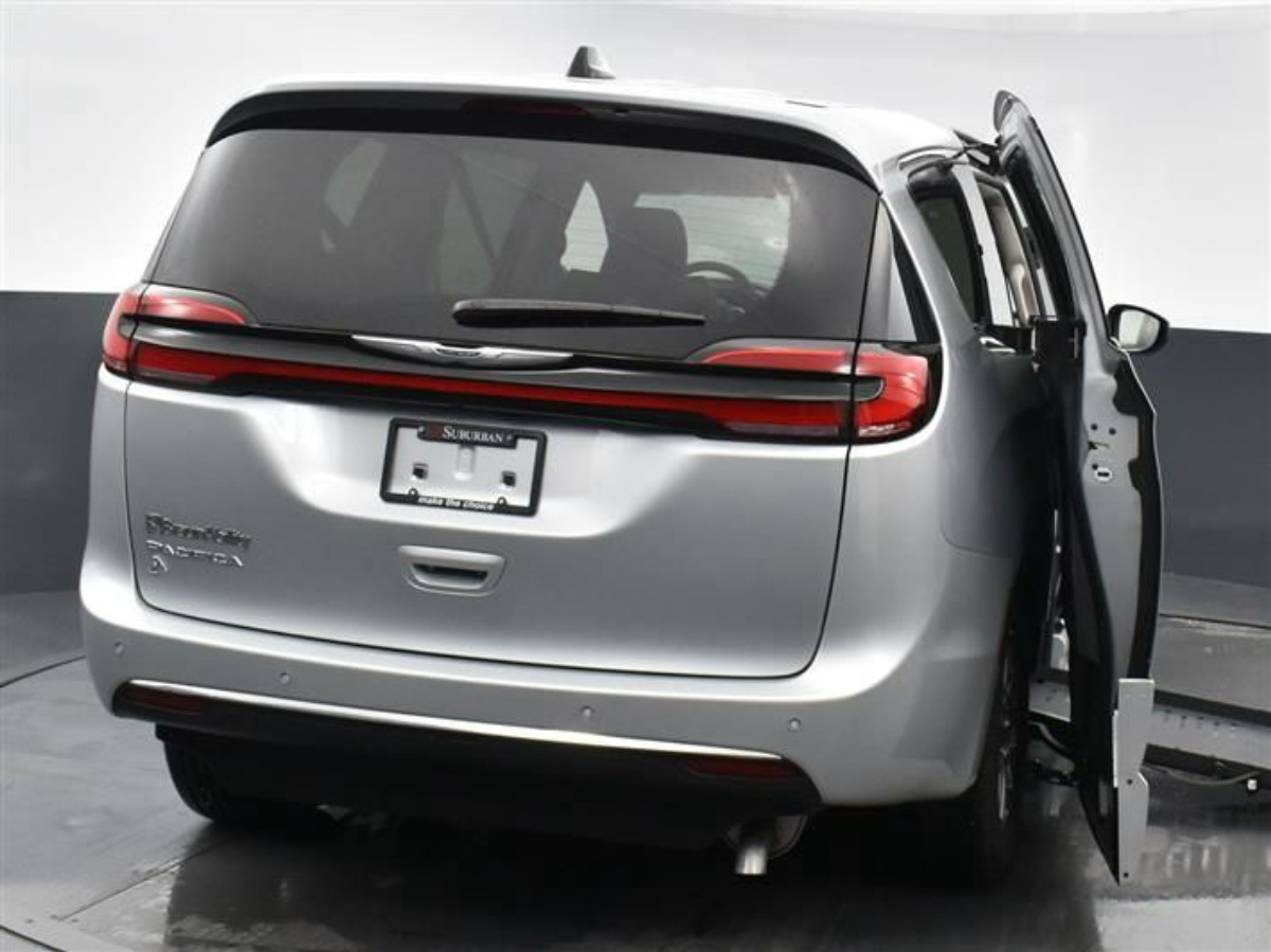 2023 CHRYSLER PACIFICA - Image 6
