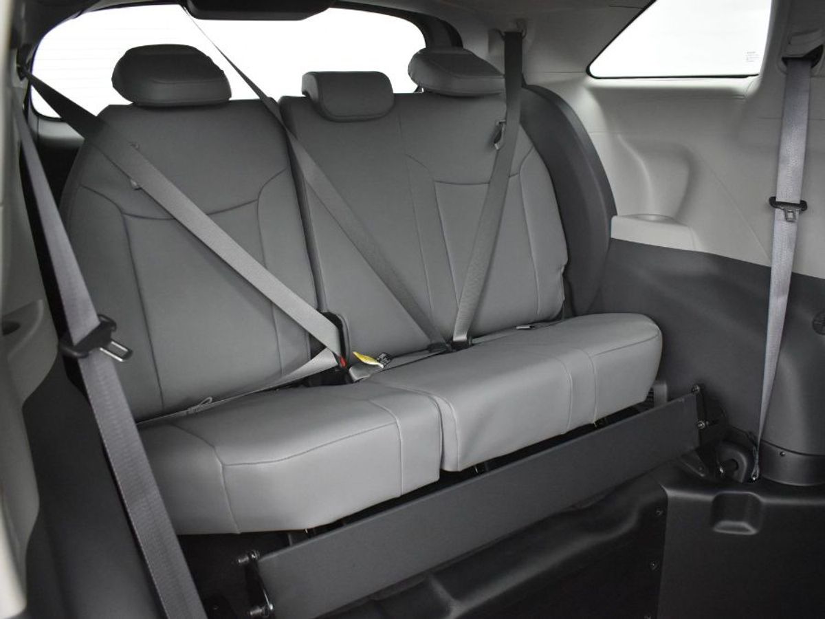 Red Toyota Sienna image number 3