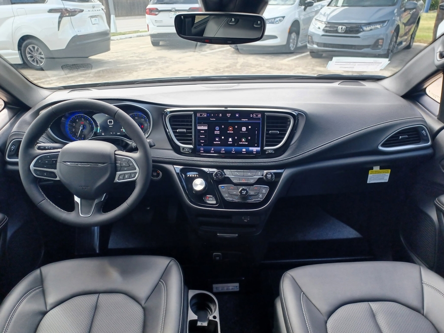 Black Chrysler Pacifica image number 9