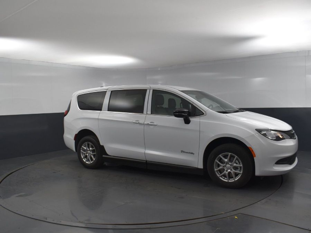 2025 CHRYSLER VOYAGER - Image 18