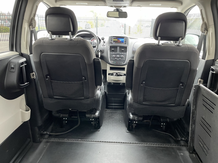 Used 2019 Dodge Grand Caravan SE - BraunAbility Side Entry Entry Fold Out Automatic Ramp