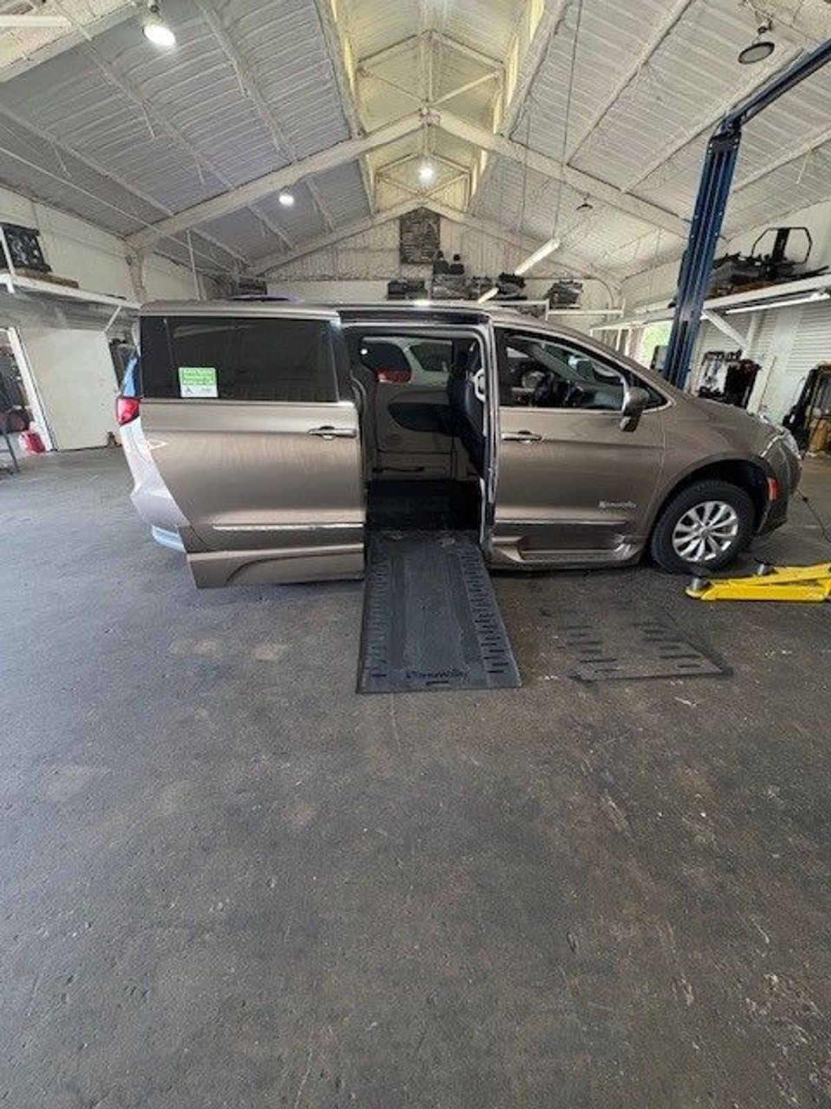 2018 CHRYSLER PACIFICA - Image 8