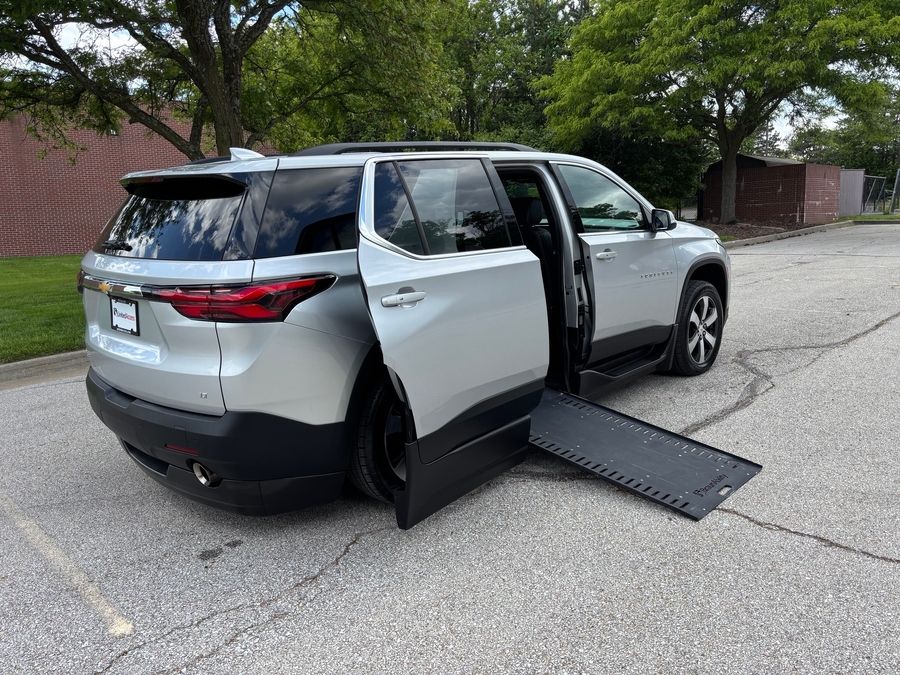 Used 2022 Chevrolet Traverse 3LT - BraunAbility Side Entry Entry In Floor Automatic Ramp
