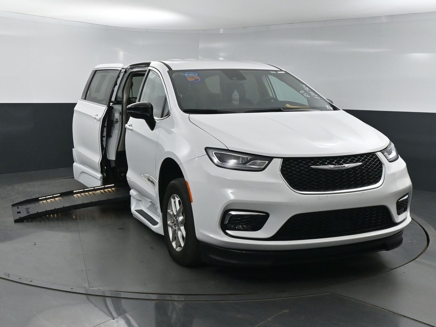 Used 2024 Chrysler Pacifica Touring L - BraunAbility Side Entry Entry Fold Out Automatic Ramp
