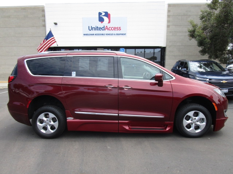 Used 2019 Chrysler Pacifica Limited - BraunAbility Side Entry Entry Fold Out Automatic Ramp