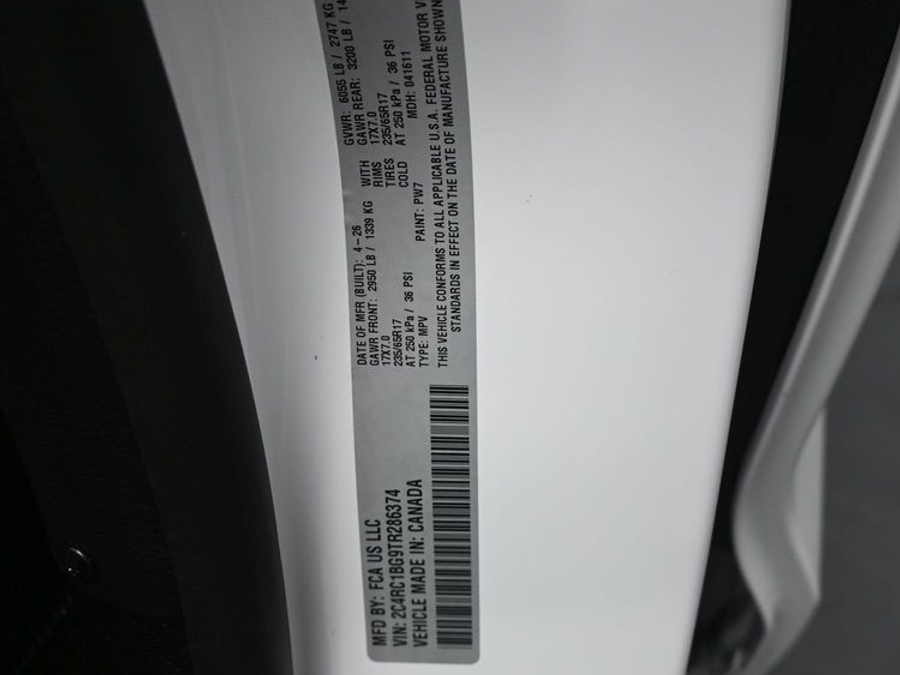 White Chrysler Pacifica image number 20