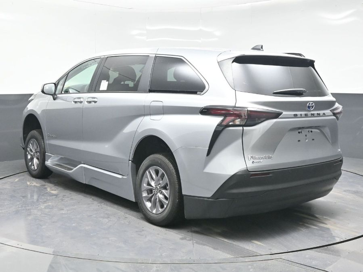 2025 TOYOTA SIENNA - Image 7