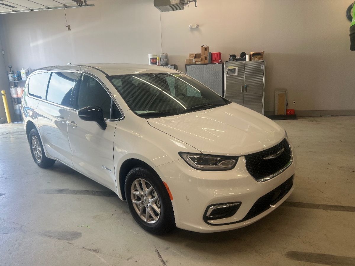 2025 CHRYSLER PACIFICA - Image 6