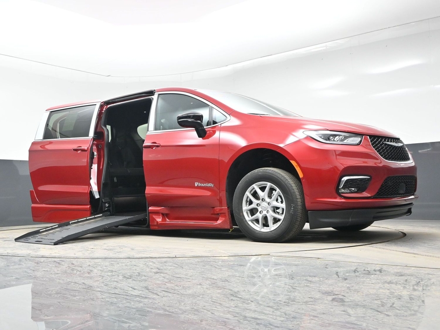 Red Chrysler Pacifica image number 15