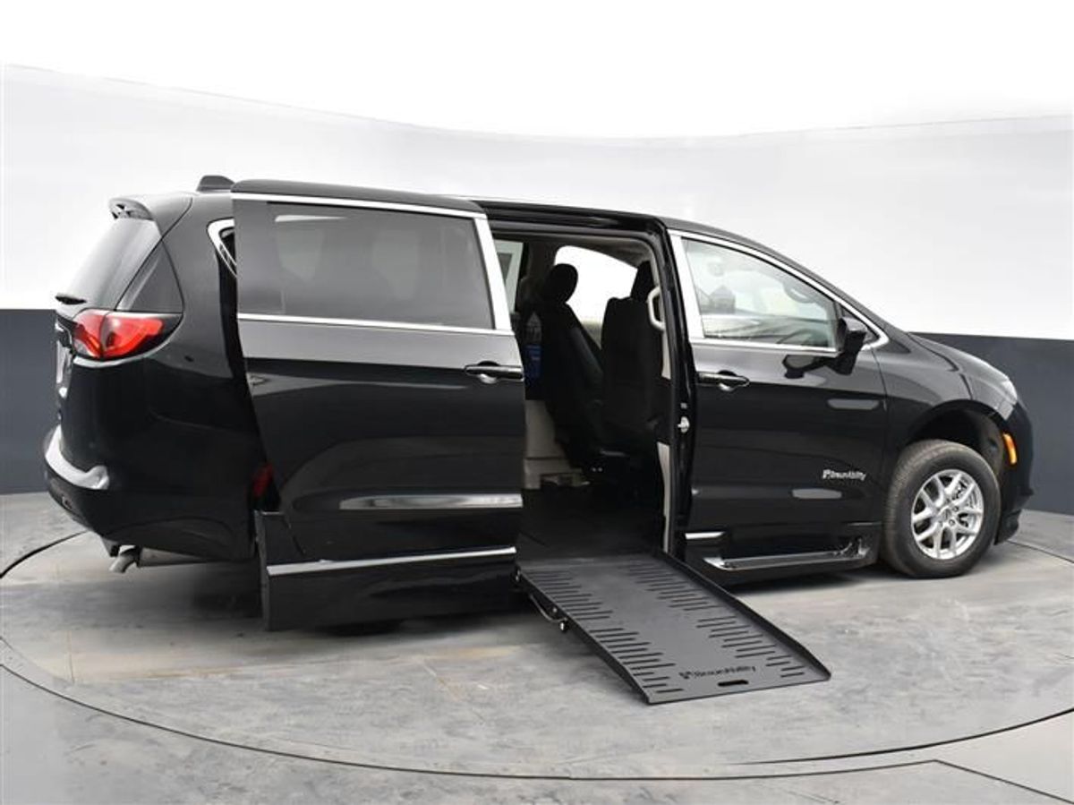 2023 CHRYSLER VOYAGER - Image 13